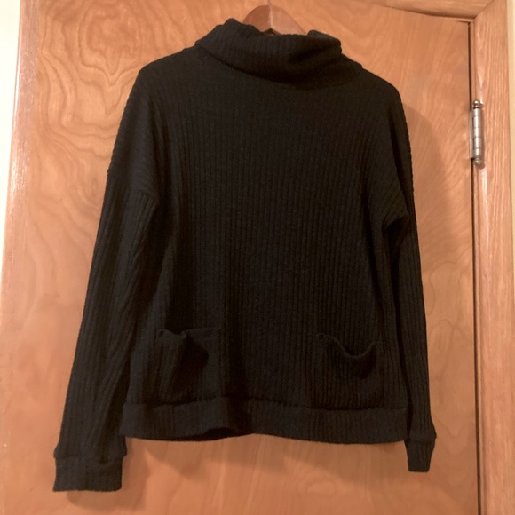 Black turtleneck sweater, size M - Picture 1 of 8